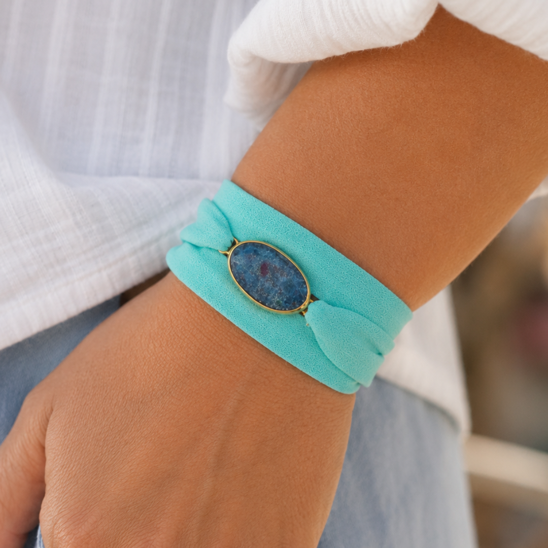 Maria Rubi Cianite — Pulseira de Pedra Natural com Cor Única