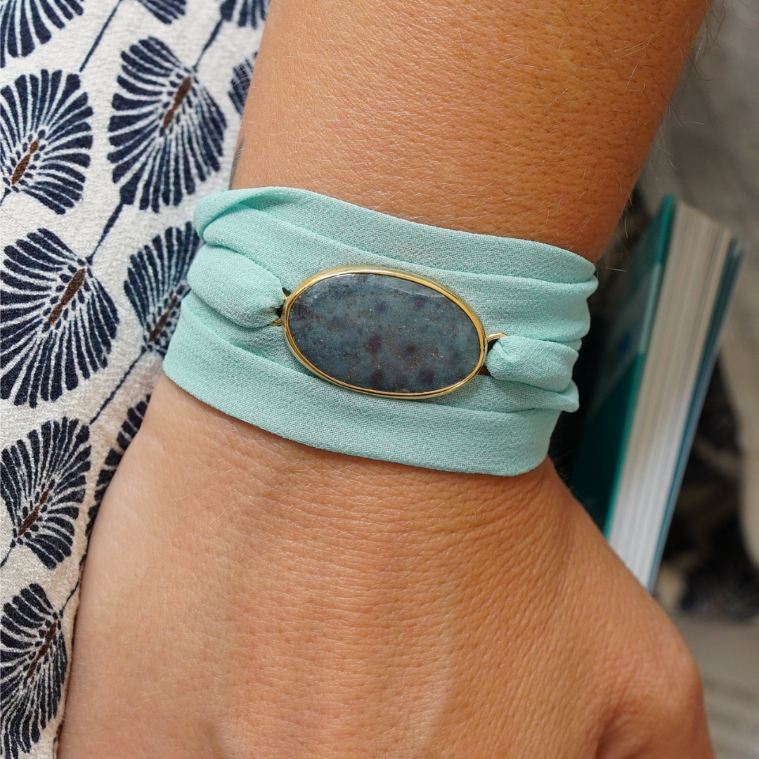 Maria Rubi Cianite — Pulseira Ajustável com Pedra Natural