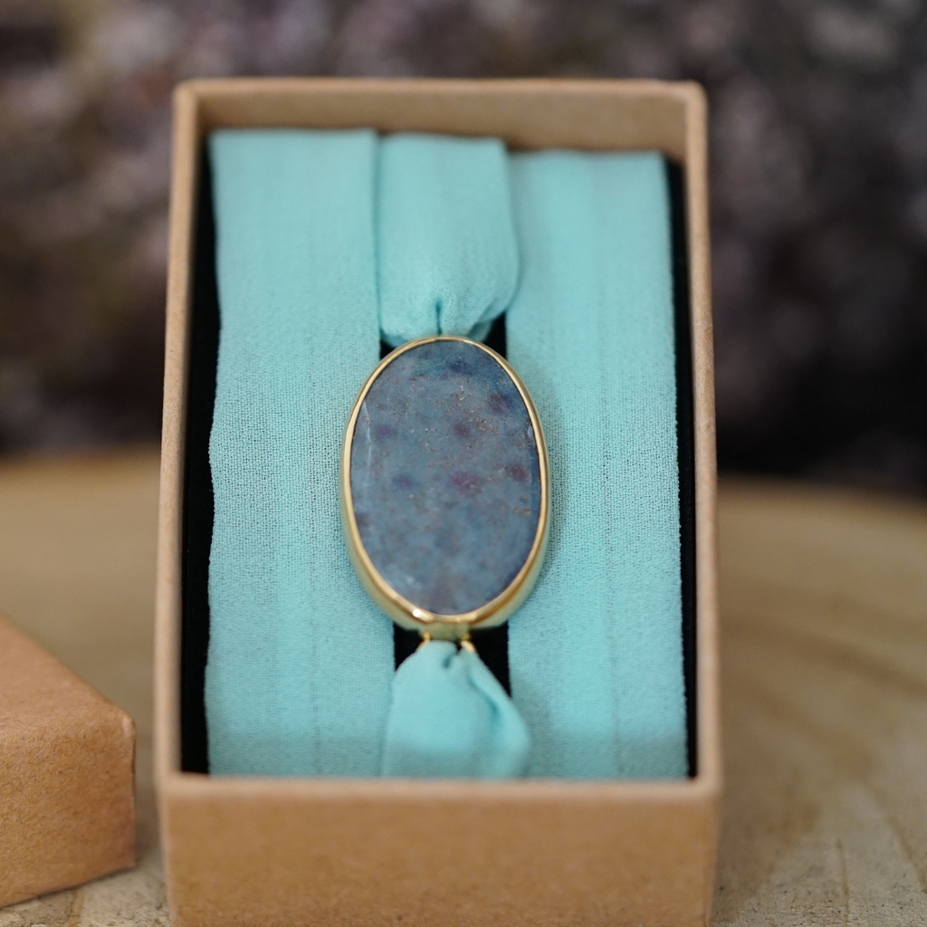 Maria Rubi Cianite — Pulseira Ajustável com Pedra Natural